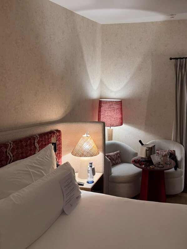 波萨达圣地酒店主图