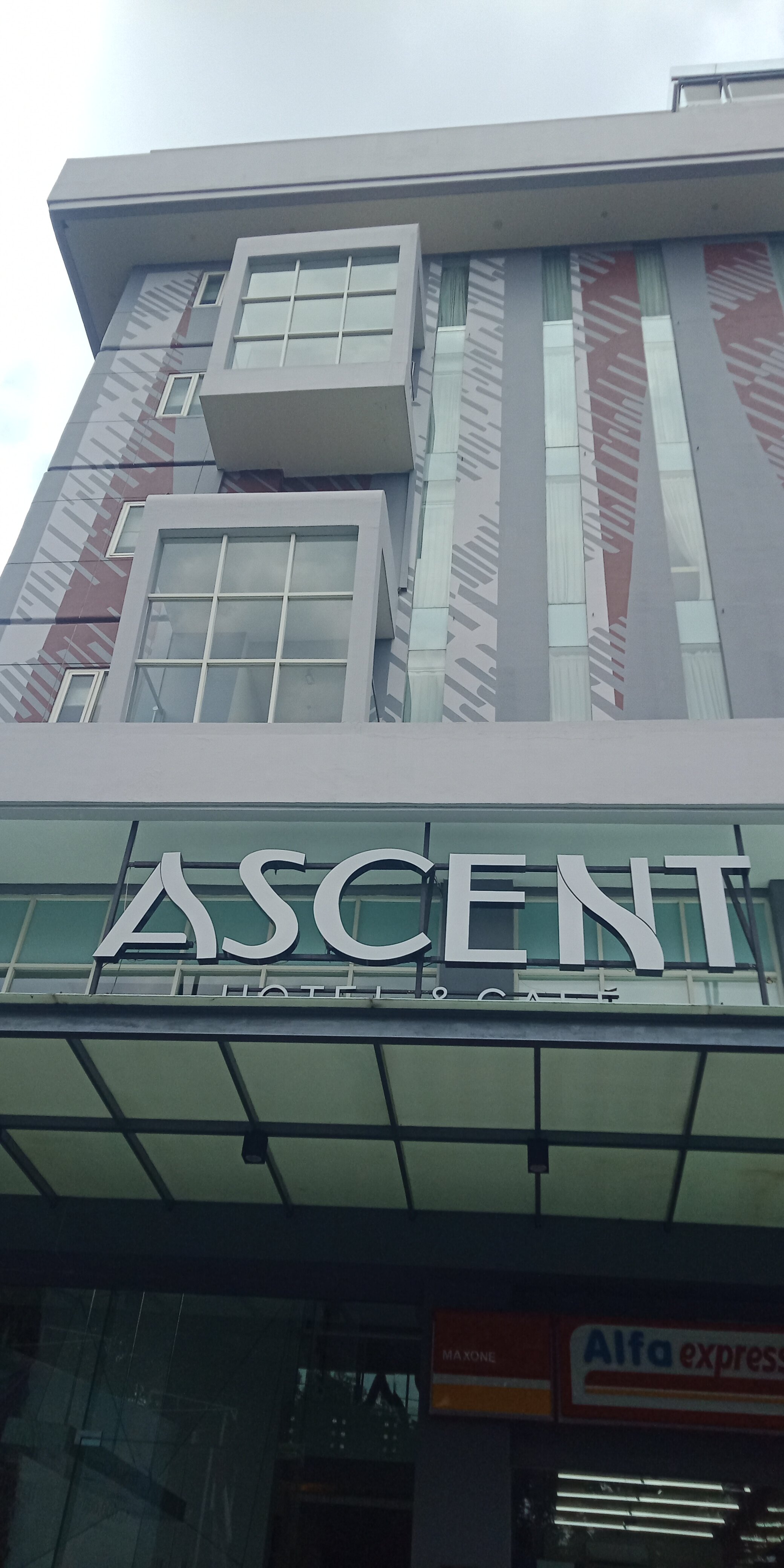 Ascent Hotel & Cafe Malang-浴室