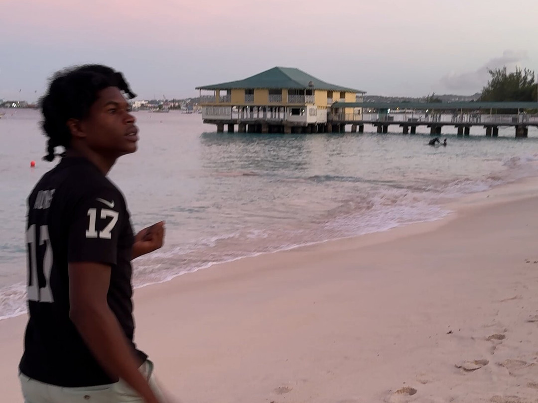 Pebbles Beach-布里奇顿必去景点