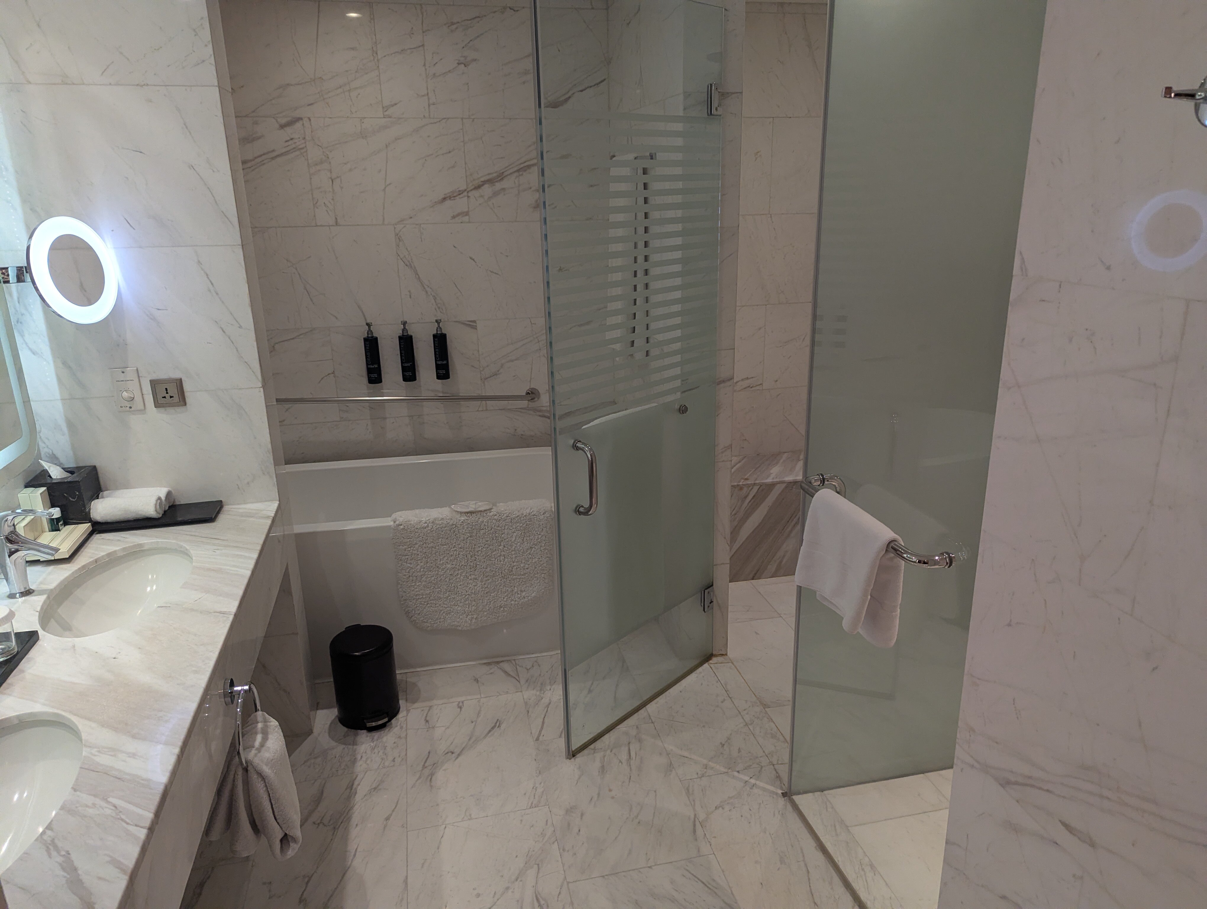 雅加达希尔顿逸林酒店-浴室