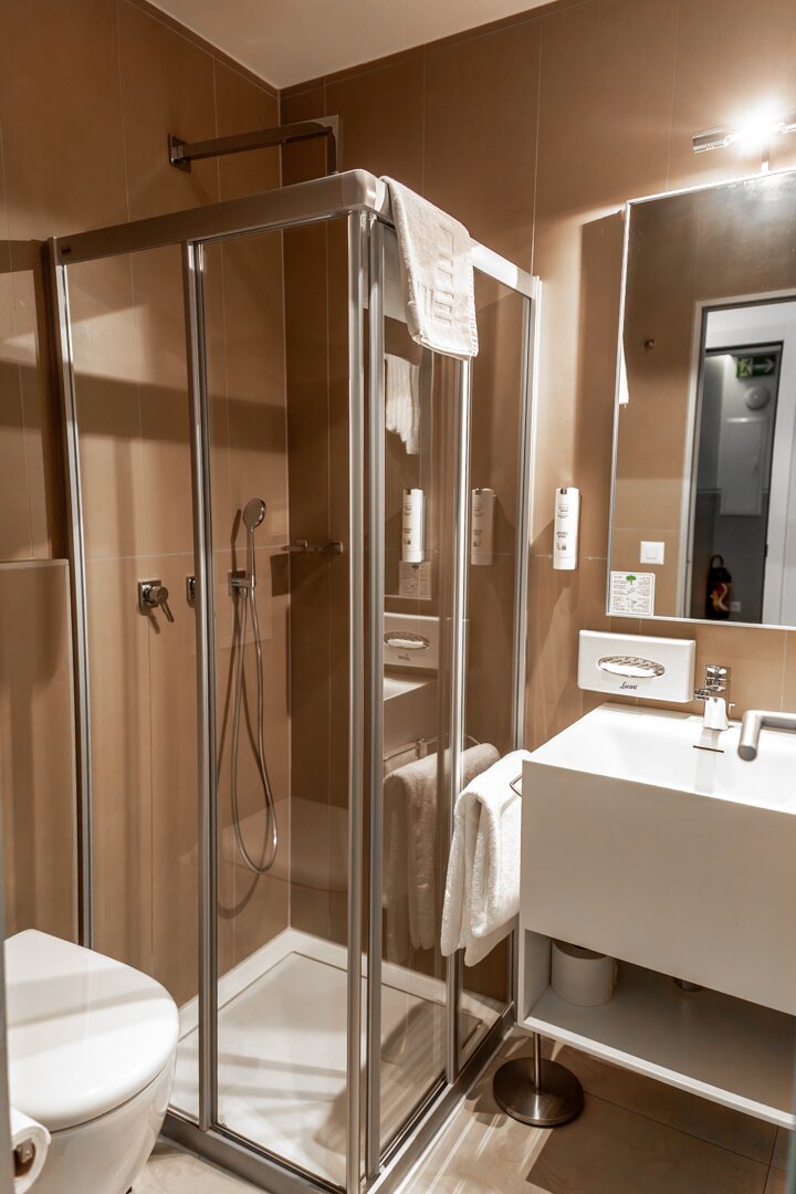 拉鲁维纳兹酒店-浴室