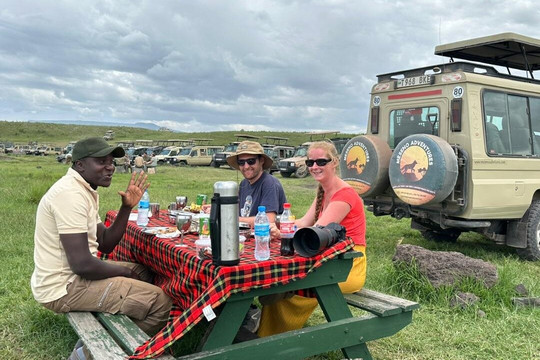 Luxury Tanzania Safari – Bush Breakfast & Sunset Champagne in the Wild