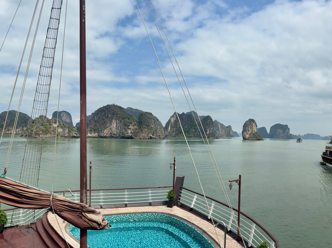 Orchid Trendy Cruises-Bai Chay必去景点