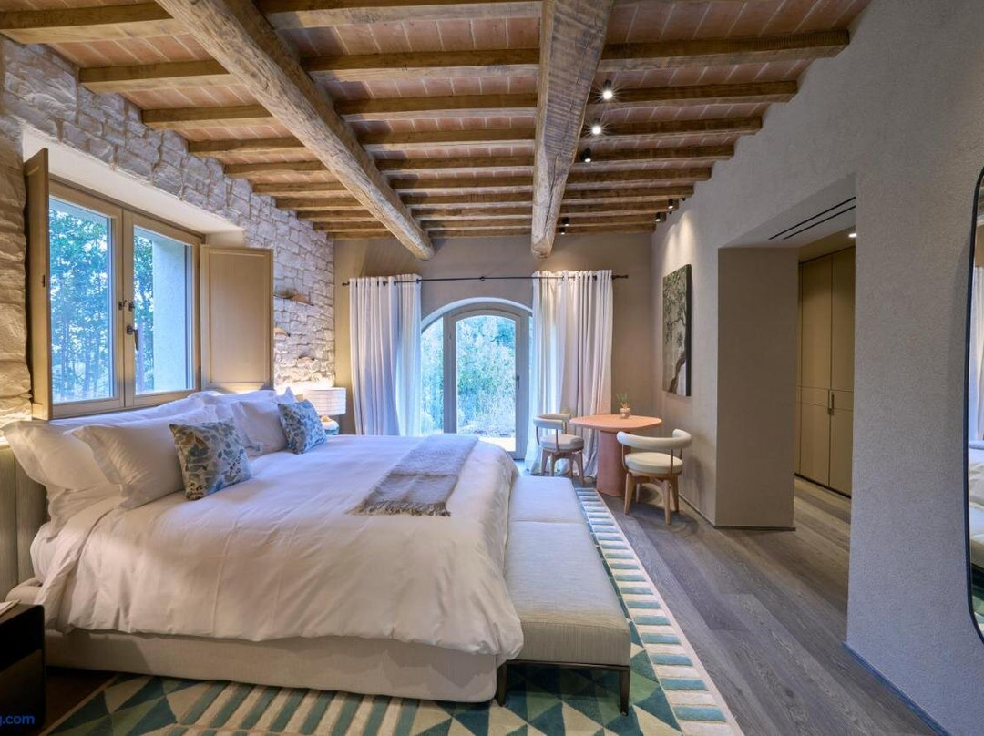 Charming Apartments In Farmhouse And Deluxe Rooms