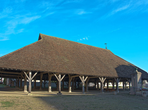 Halle de Piney-Piney必去景点