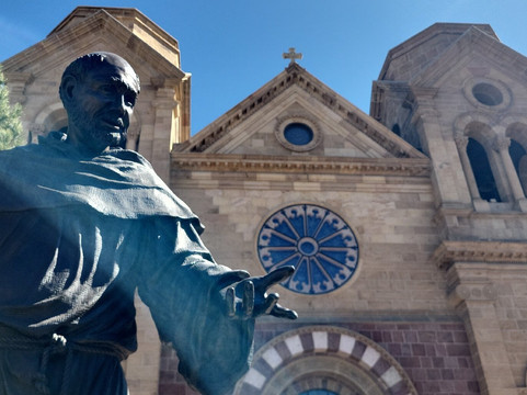 阿西西圣法兰西斯大教堂-圣菲必去景点