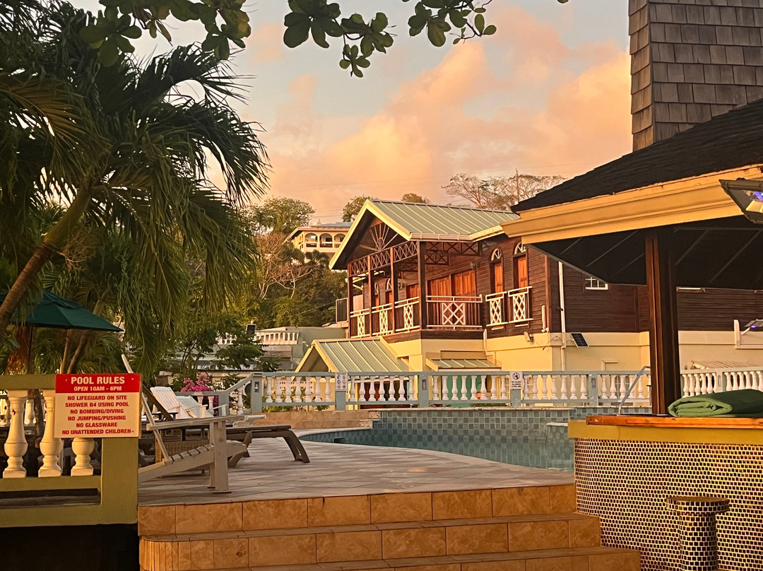 卡里纳格海滩度假酒店主图