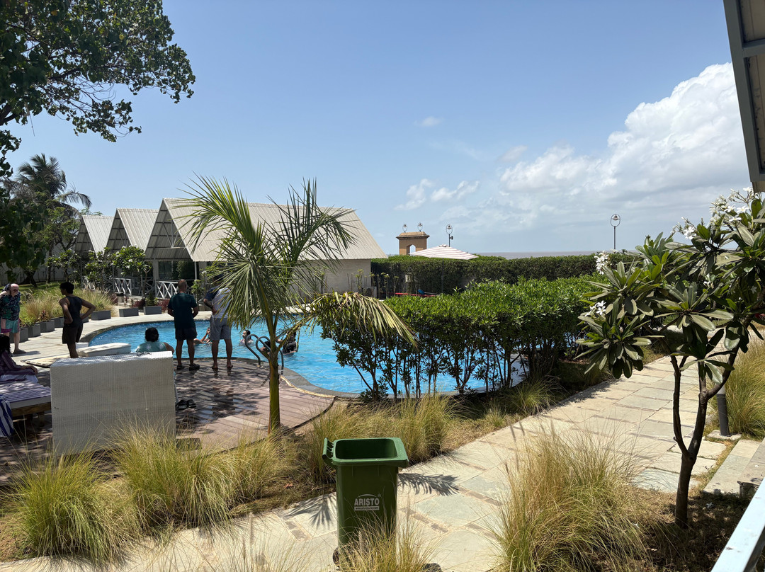 Praveg海滩度假村灯塔达曼主图