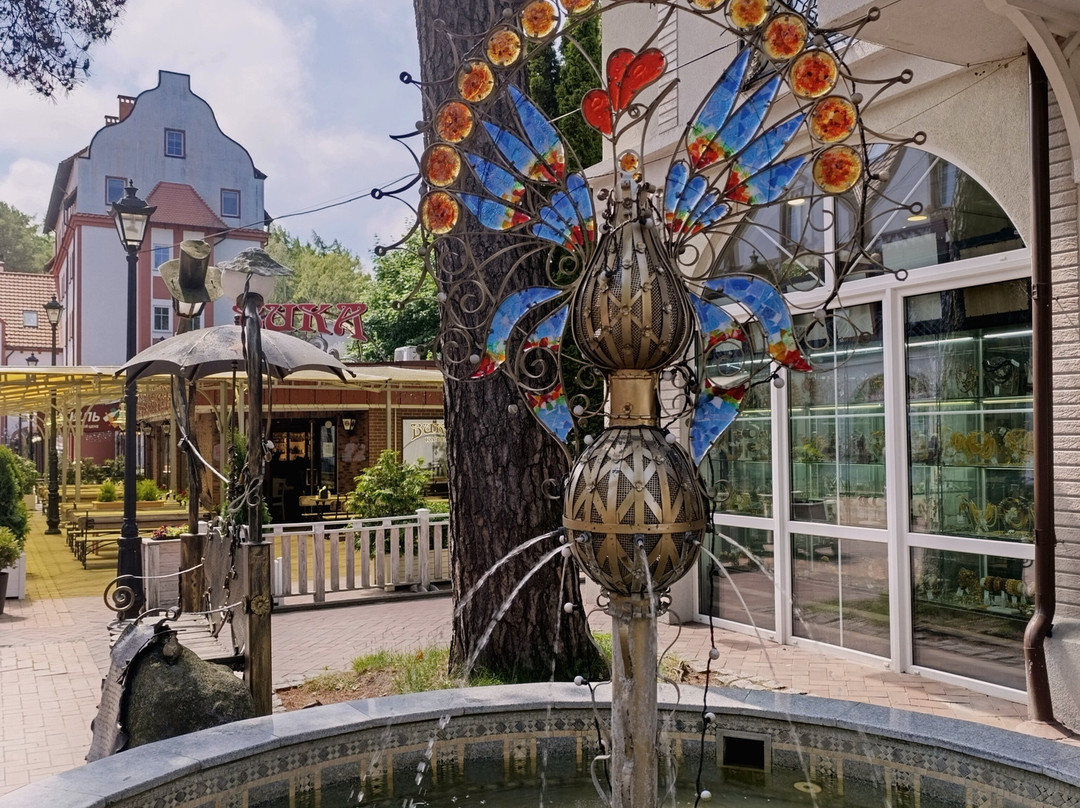 Peacock Fountain-斯韦特洛戈尔斯克必去景点