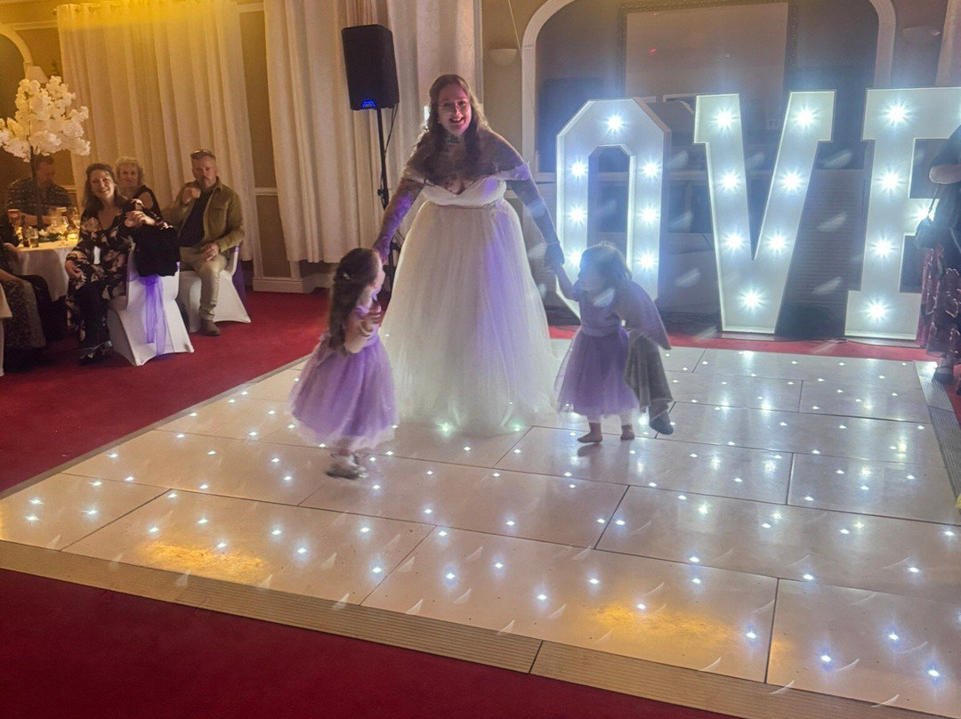 Oaklands Hotel主图