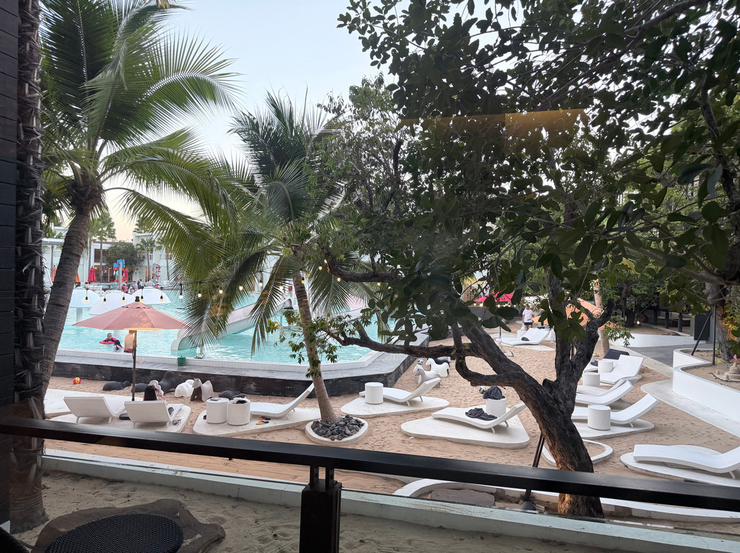 芭堤雅宝石泳池别墅主图