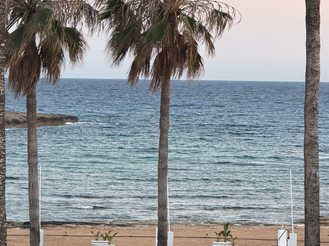 圆顶海滩度假村酒店主图