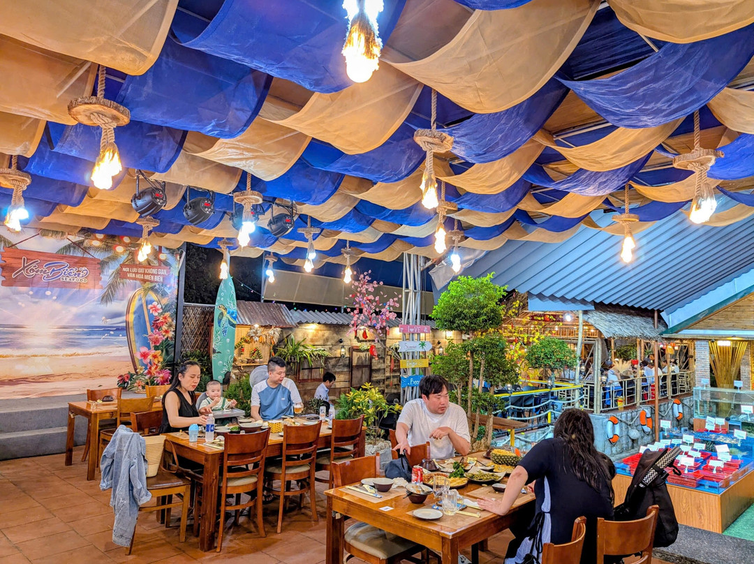 Xom Bien Seafood Restaurant