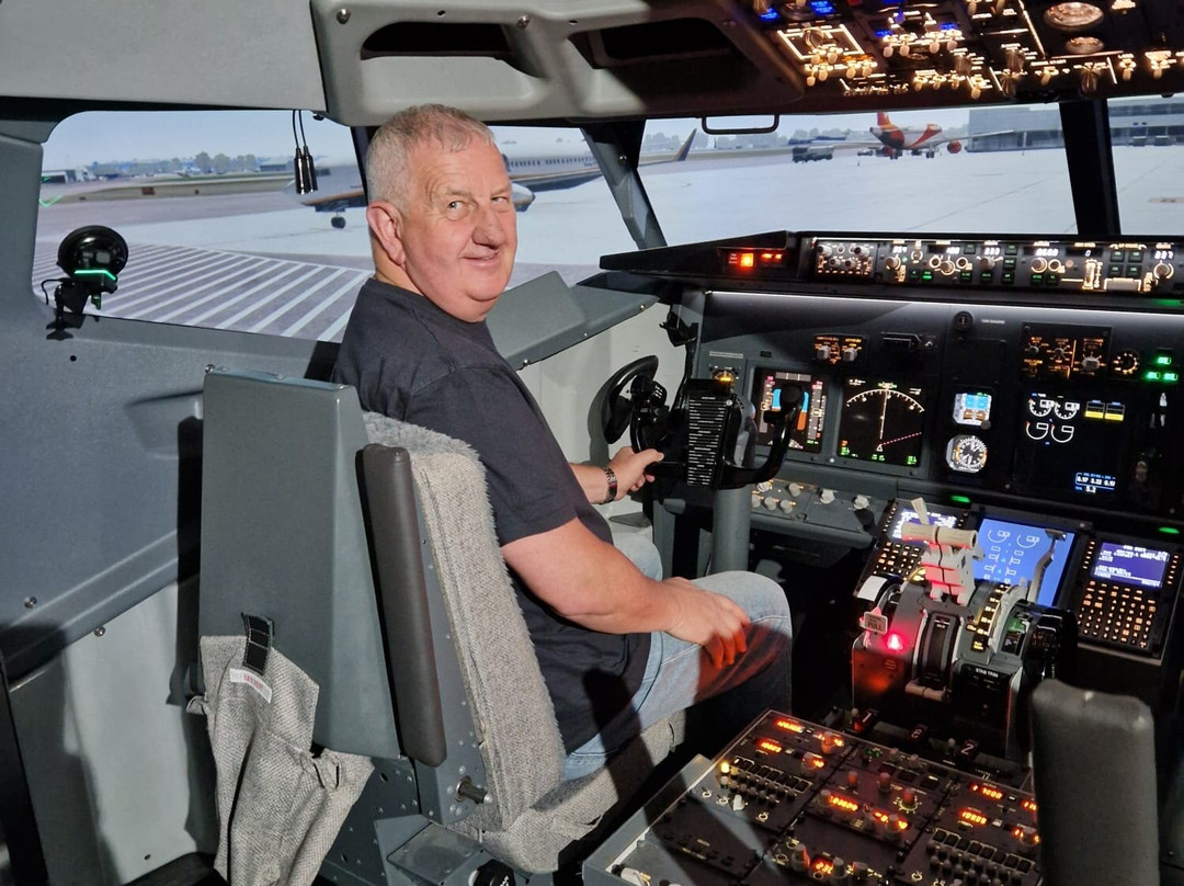 Simair737 Flight Simulators-切尔滕纳姆必去景点