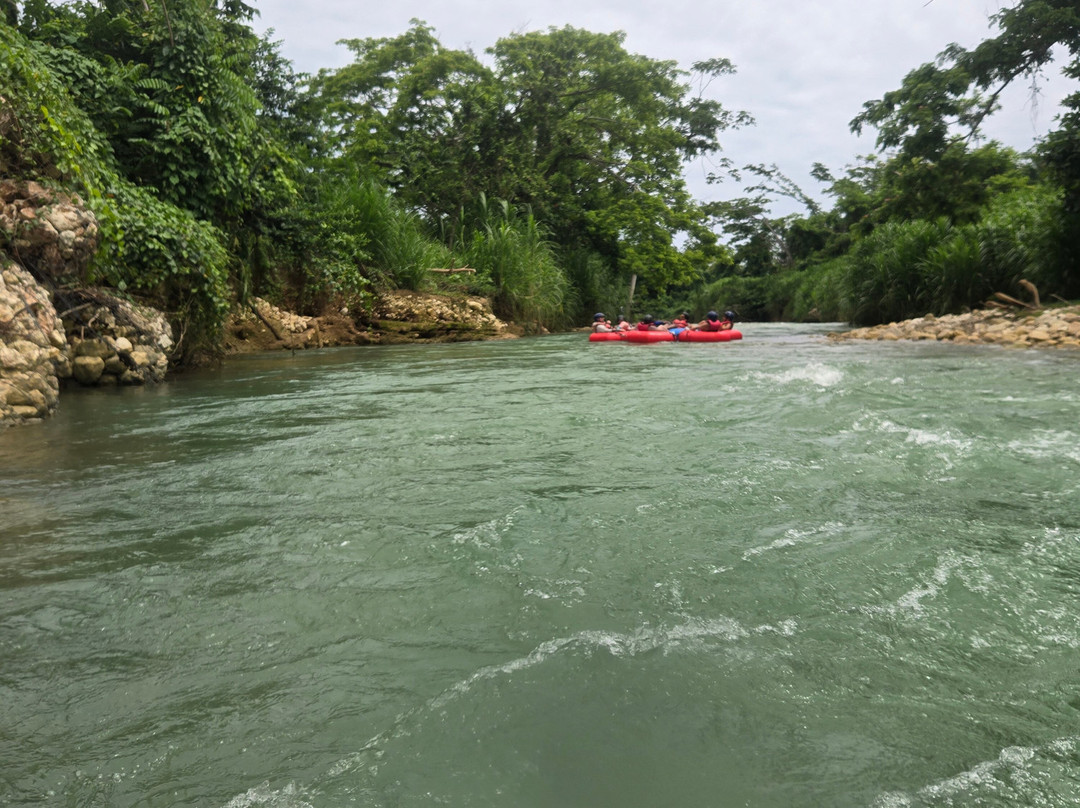 River Rapids Tubing Adventure-Rio Bueno必去景点