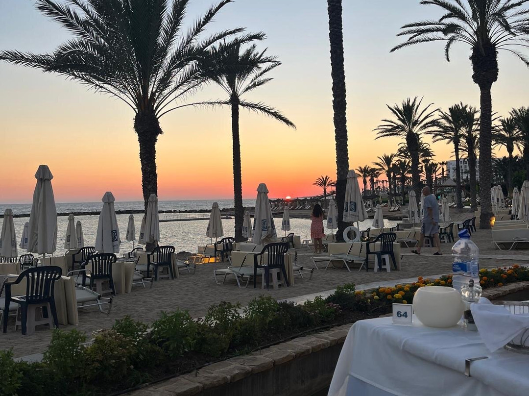 Constantinou Bros Pioneer Beach Hotel主图