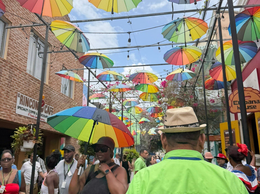 Umbrella Street-普拉塔港必去景点
