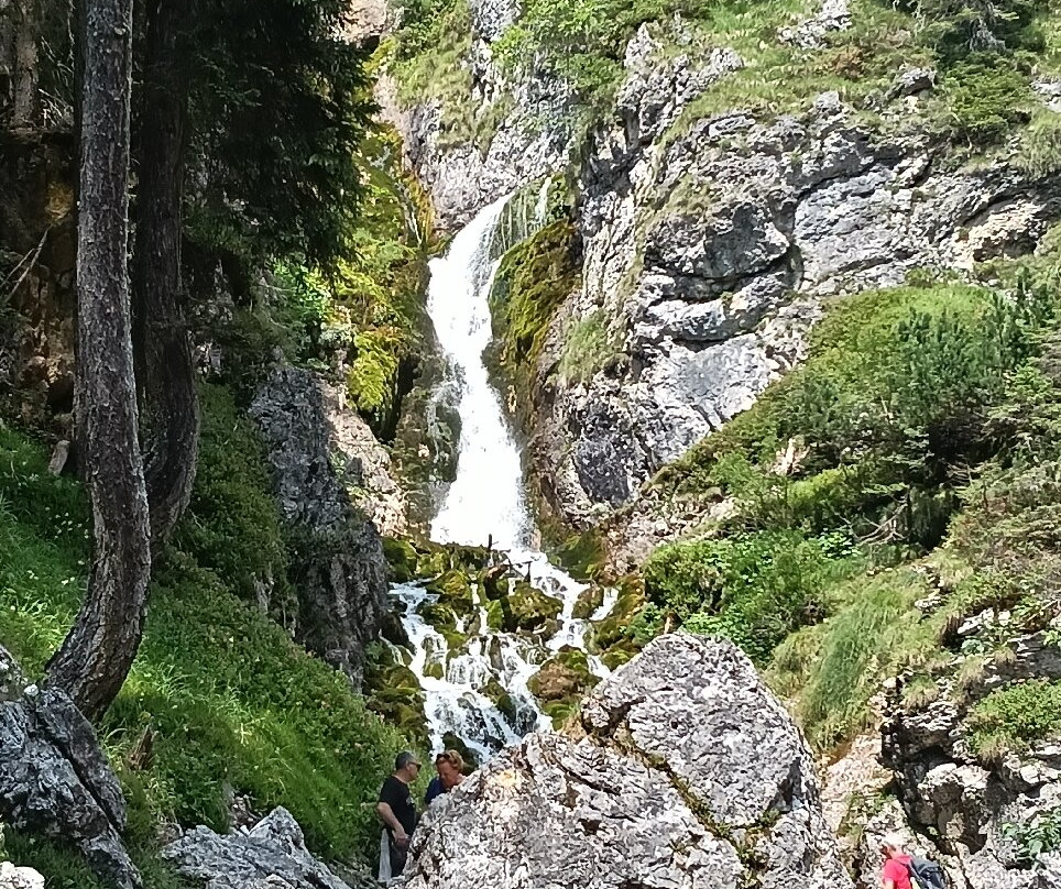 Cascate di Vallesinella-马多纳迪坎皮格里奥必去景点