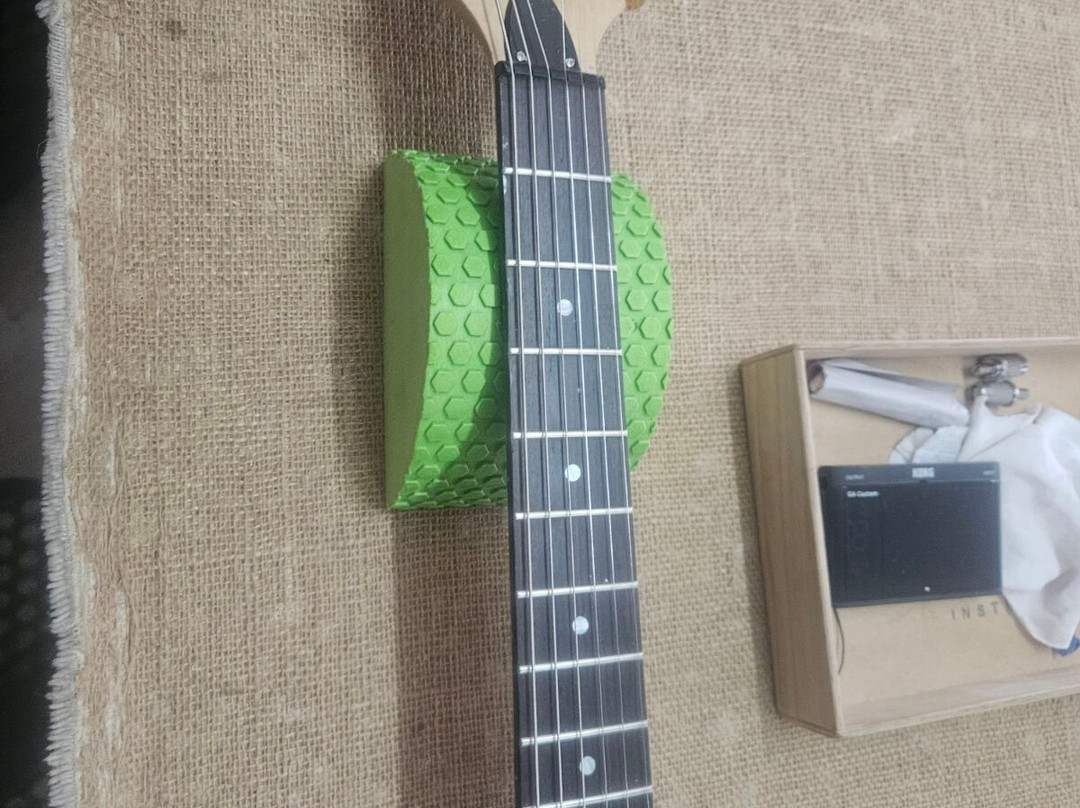 Wildwood Instruments - Guitar Making Courses & Art Gallery-戴尔斯福特必去景点