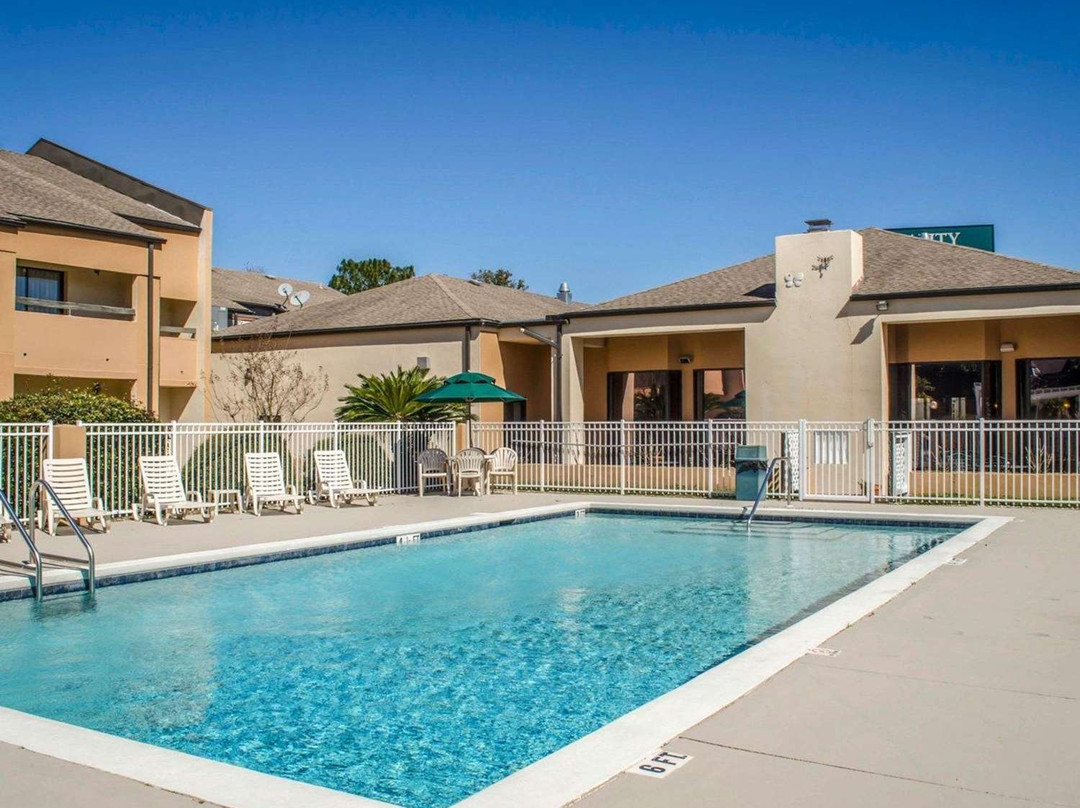 Quality Inn & Suites Pensacola Bayview主图