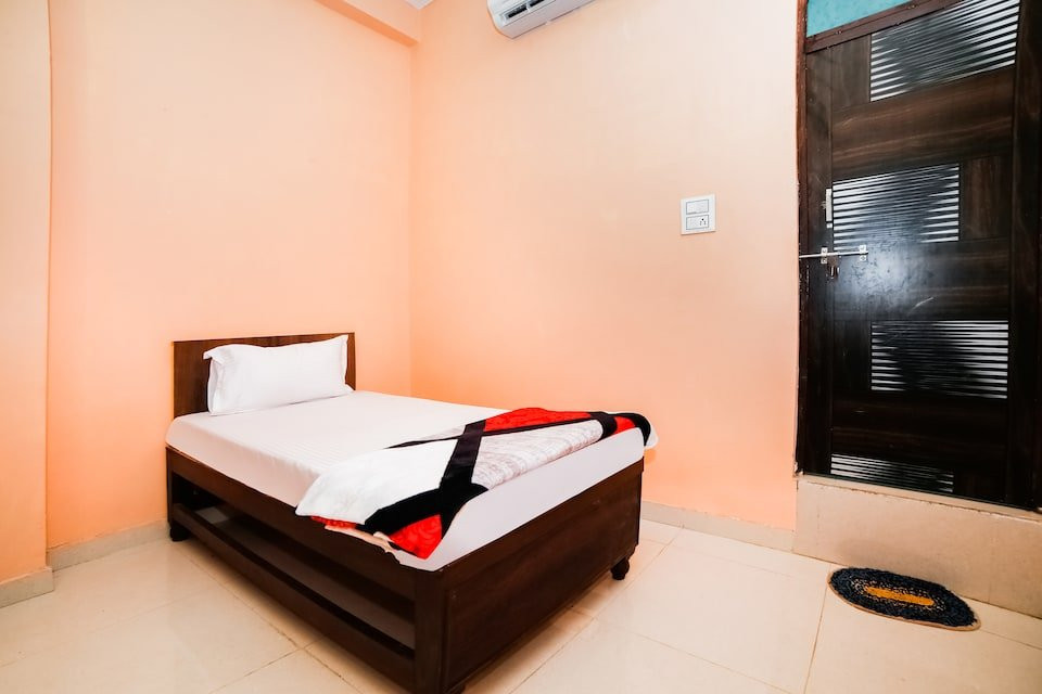 SPOT ON 46331 Hotel Kusha's