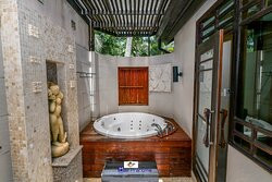 春蓬图斯塔度假村