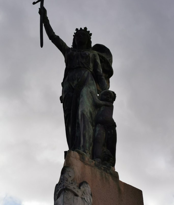 Estatua de Isabel La Católica-梅利利亚必去景点