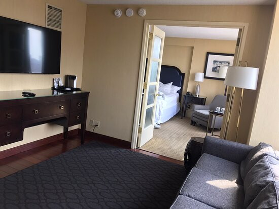 东拉瓜迪亚喜来登酒店主图