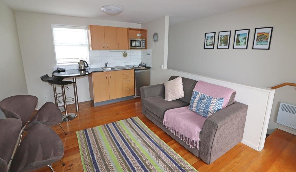 Sumner Bay Motel主图