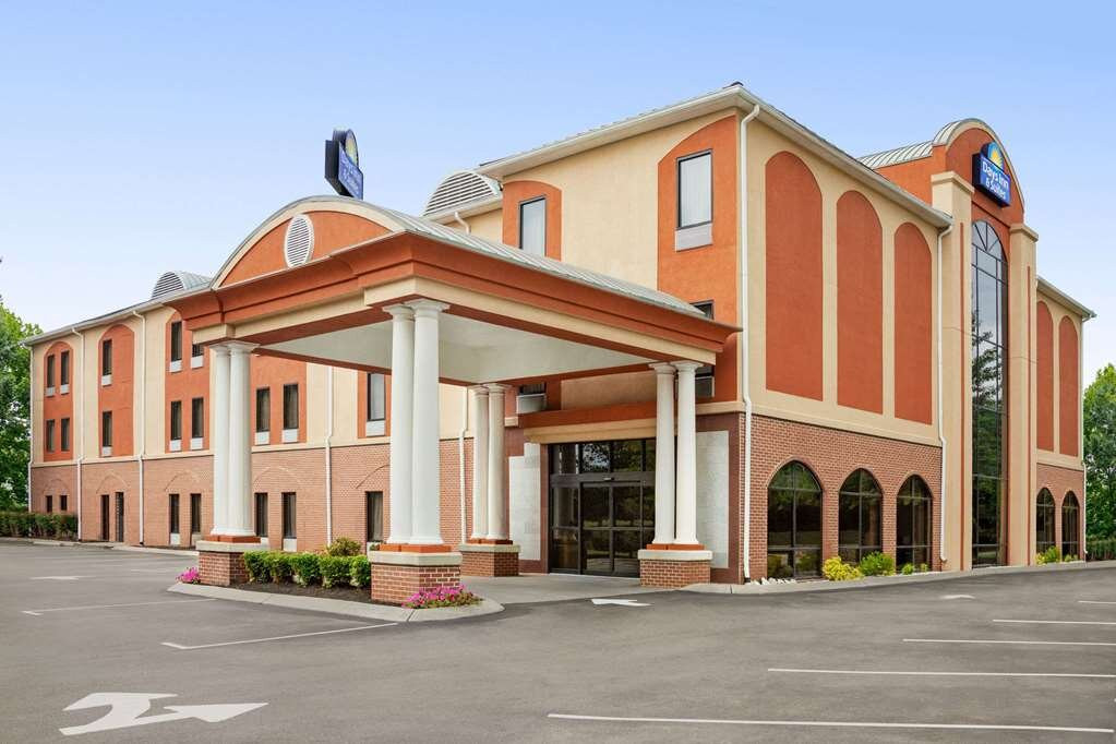 Days Inn & Suites By Wyndham Murfreesborohot Tub