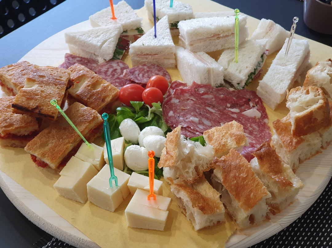 Square Cosmopolitan Bar