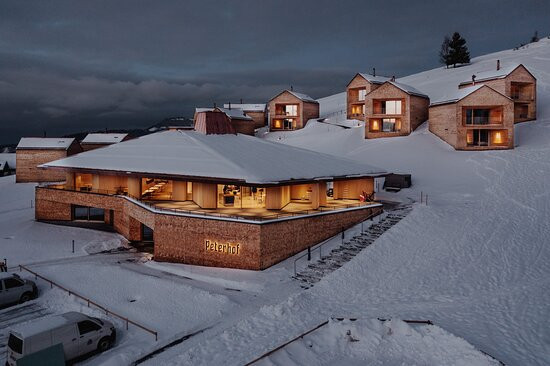 Peterhof Restaurant Und Chalets主图