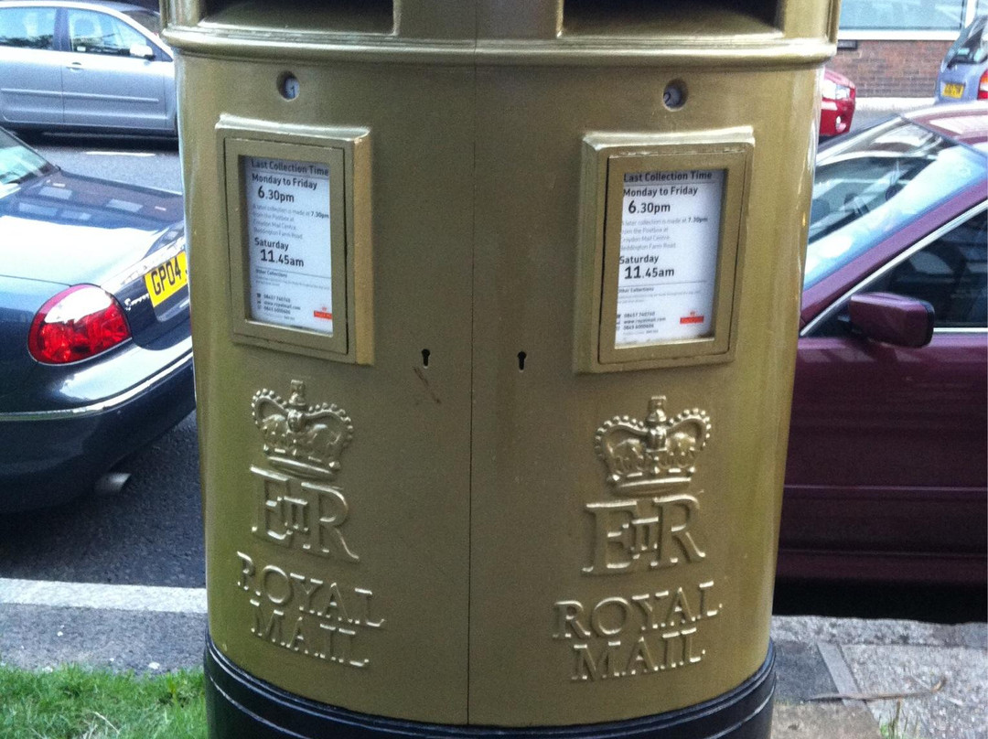 Joanna Rowsell's Gold Post Box - Cheam-伦敦必去景点