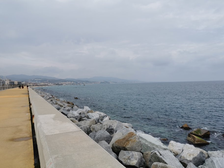 Puerto De Badalona景点图片