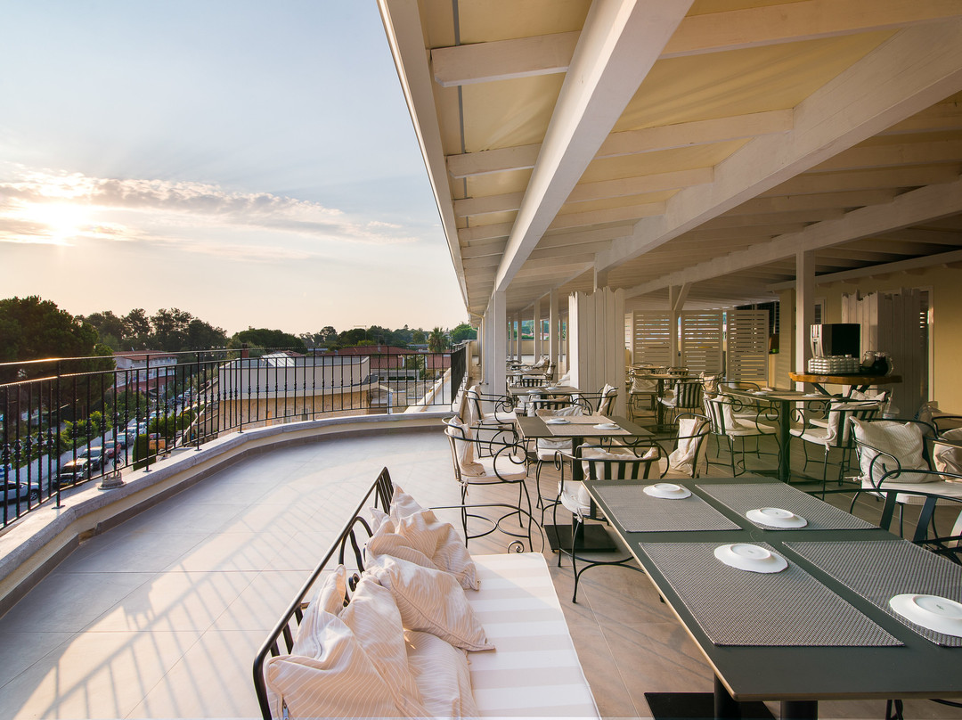 Neikos Luxury Suites主图