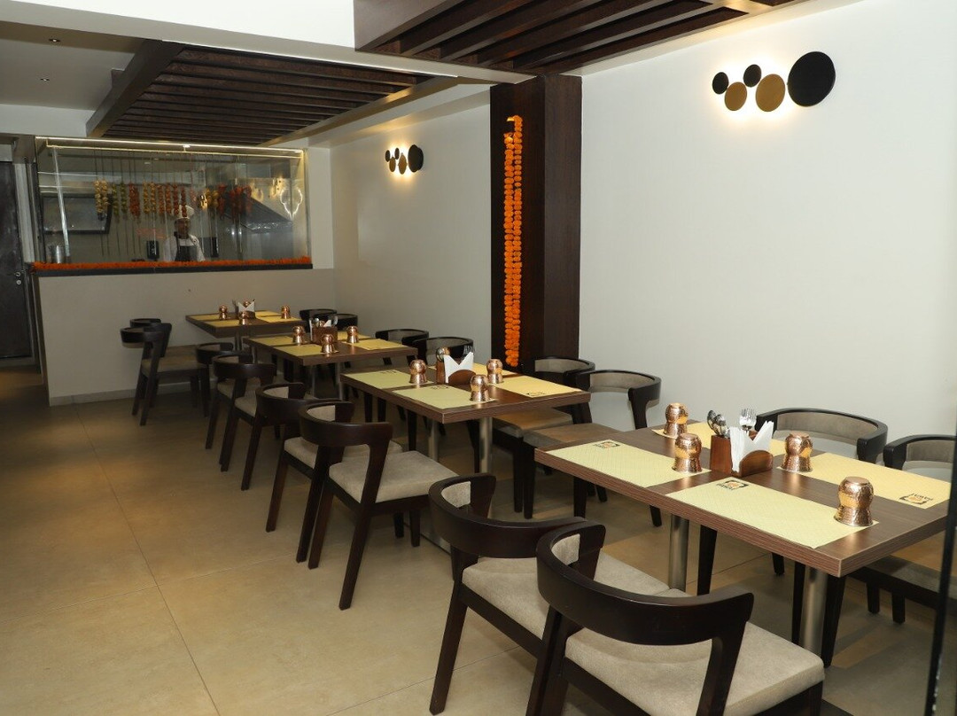 Hotel Rakshit International主图