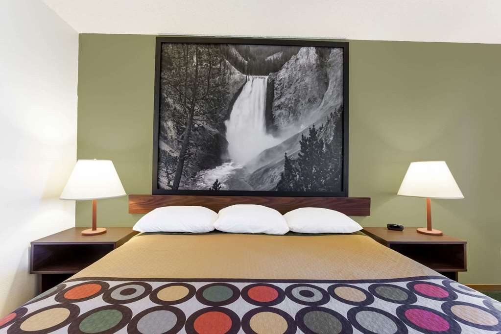 Super 8 by Wyndham Livingston主图