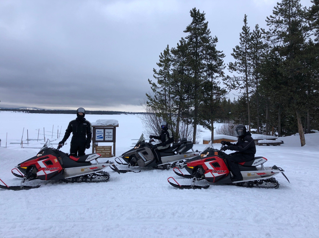 Travelers Snowmobile Rentals-西黄石镇必去景点