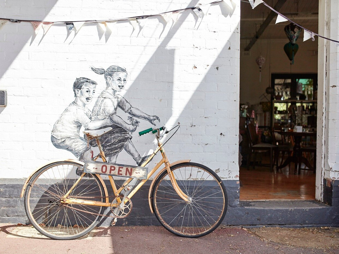 The Alexandra Hotel主图