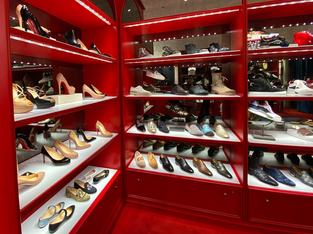 Christian Louboutin Outlet景点图片