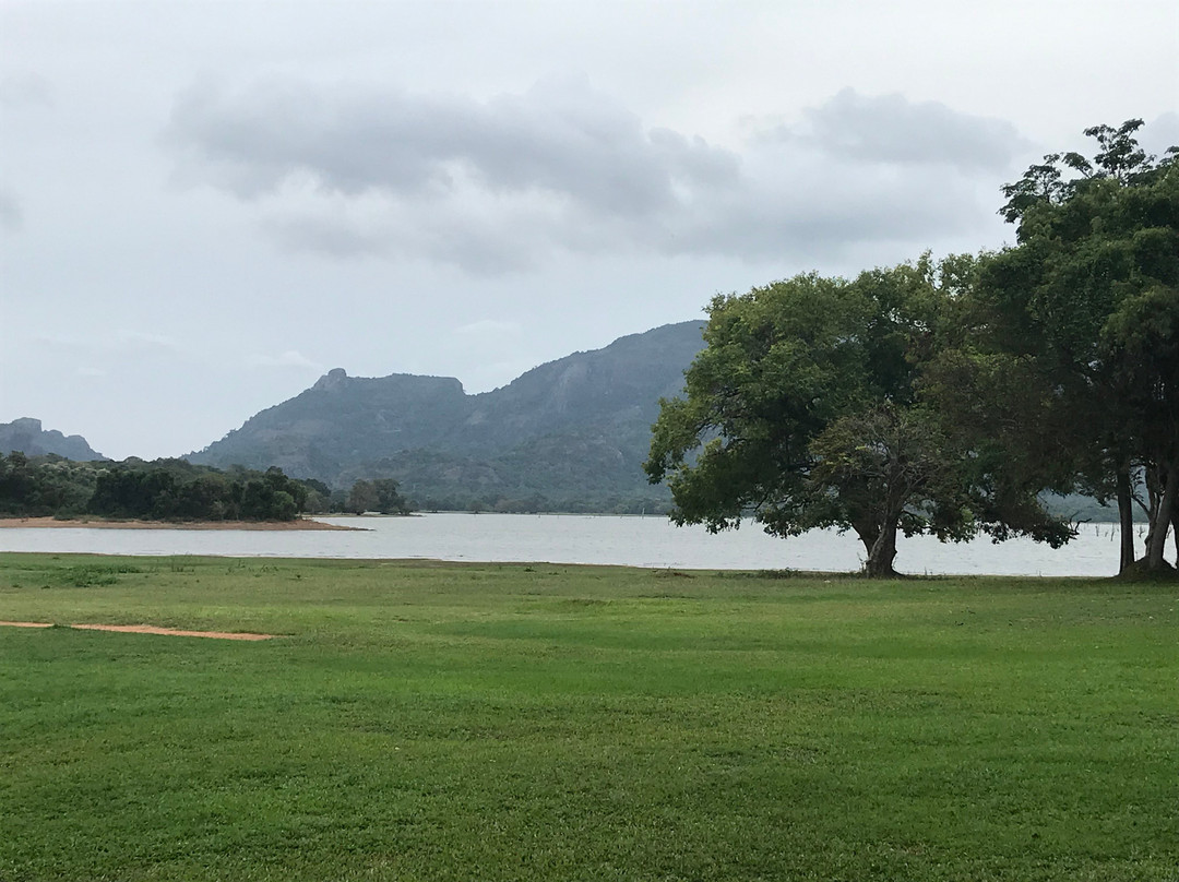 阿玛亚湖酒店主图