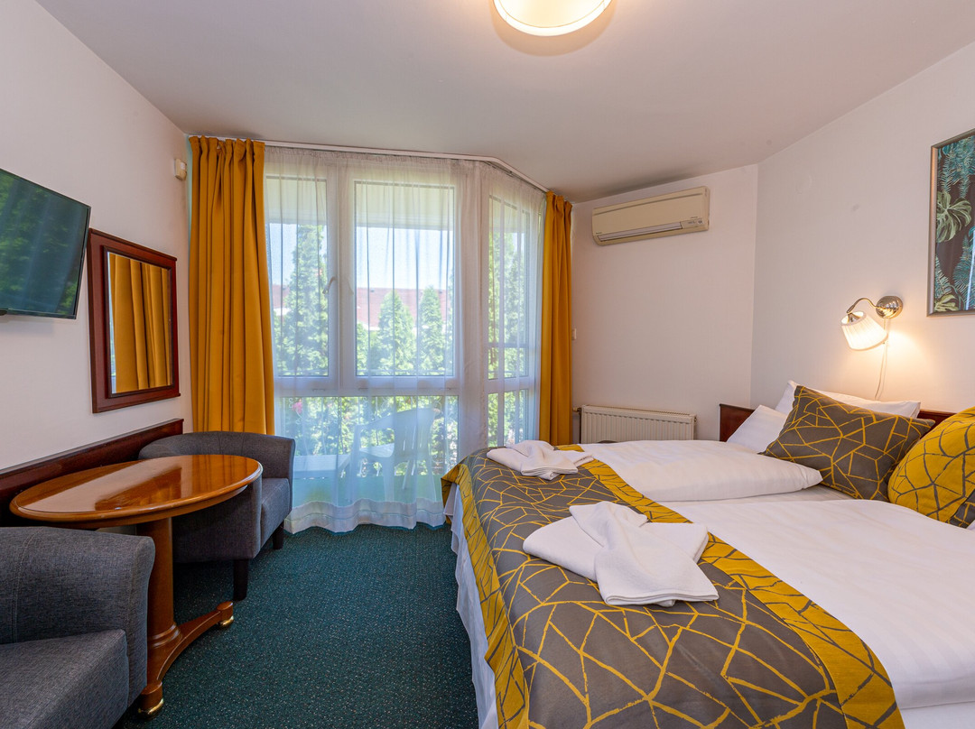 My Lake Hotel主图