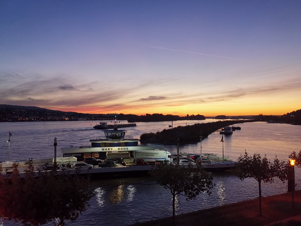 Papa Rhein Hotel主图