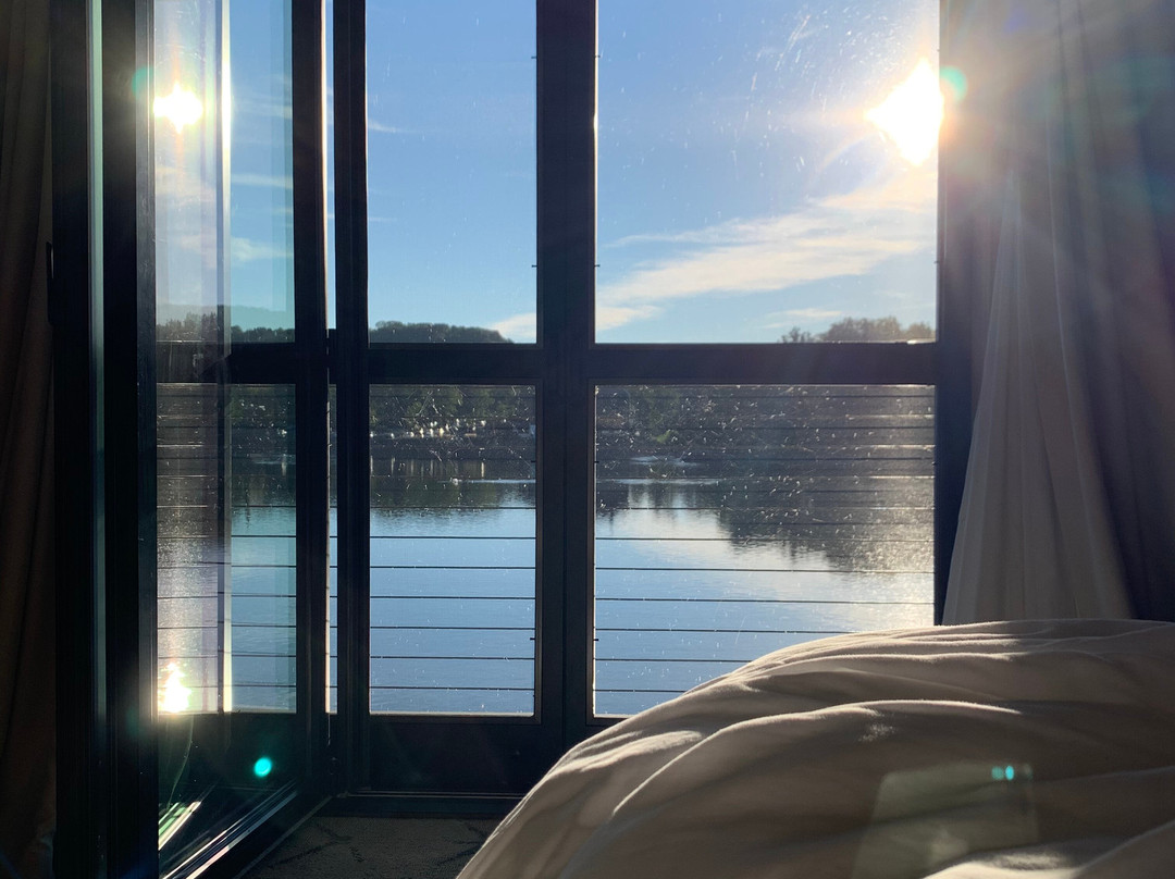 Ghost Light Inn主图