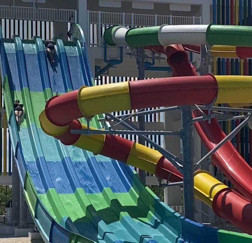 杜纳马尔悦宜湾酒店主图