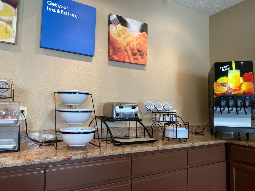 Comfort Inn Whitehall Near Michigan's Adventure主图