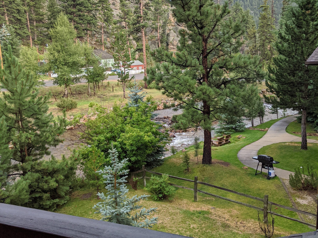 Boulder Brook on Fall River主图