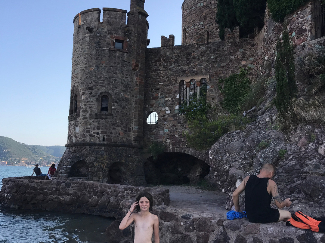 Plage du Chateau-曼德琉-拉-那泡乐必去景点