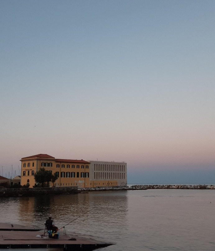Scoglio della Regina-里窝那必去景点