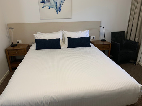 Meridan Plains酒店住宿-Nightcap at Golden Beach Tavern